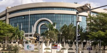 La Cedeao baisse les prix des billets d’avion pour ses ressortissants et supprime des taxes du secteur aérien image principal