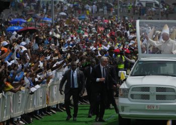 Cameroun: le pape Léon XIV célèbre une messe face à la foule de Douala image principale