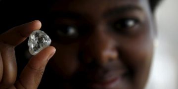 Le Botswana va-t-il vraiment racheter le producteur de diamants De Beers ? image principale