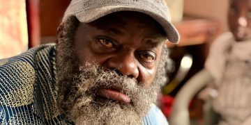 Au Cameroun, un journaliste réputé laisse pousser sa barbe tant que son pays n’a pas de nouveau gouvernement image principale