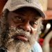 Au Cameroun, un journaliste réputé laisse pousser sa barbe tant que son pays n’a pas de nouveau gouvernement image principale