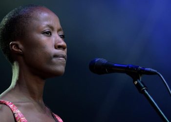 La chanteuse Rokia Traoré condamnée à de la prison avec sursis en Belgique dans un litige de garde d'enfant image principale