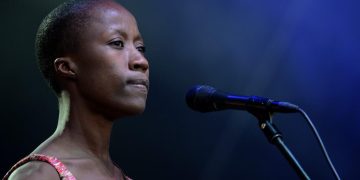 La chanteuse Rokia Traoré condamnée à de la prison avec sursis en Belgique dans un litige de garde d'enfant image principale