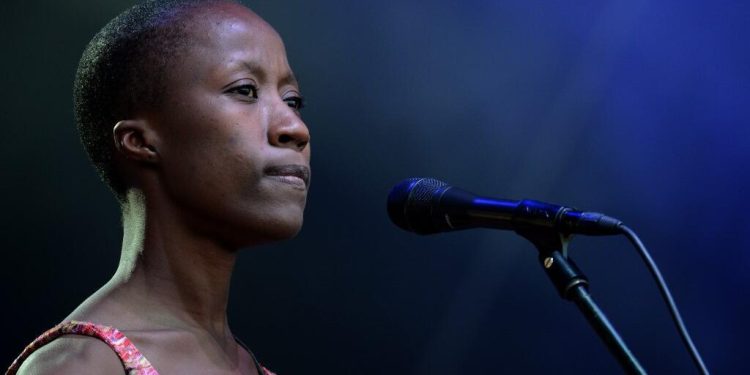 La chanteuse Rokia Traoré condamnée à de la prison avec sursis en Belgique dans un litige de garde d'enfant image principale