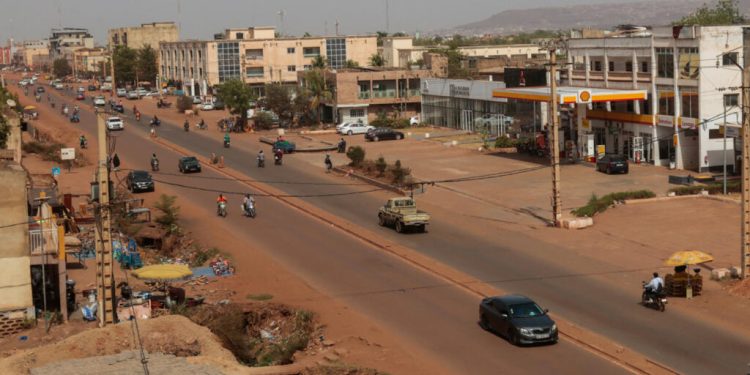 Mali: face au blocus décrété par les jihadistes, la pression s'accroit sur les habitants de Bamako image principale