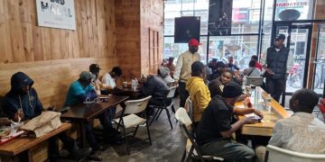 B&D Halal Food à New York, la cantine africaine où l’on vient manger et retrouver un goût du pays image principale