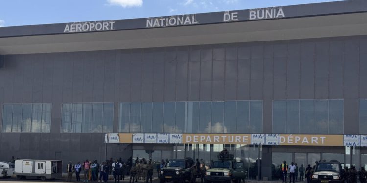 Ebola en RDC: la suspension des vols à l'aéroport de Bunia met à mal le secteur aérien local image principale