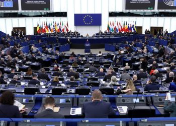 Le Parlement européen approuve la réforme prévoyant des «hubs de retour» image principale
