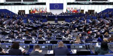 Le Parlement européen approuve la réforme prévoyant des «hubs de retour» image principale