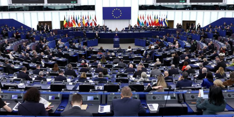 Le Parlement européen approuve la réforme prévoyant des «hubs de retour» image principale