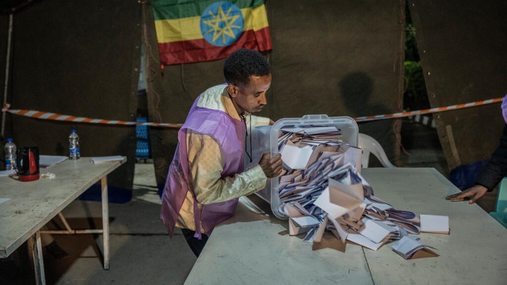 Législatives en Éthiopie: le parti du Premier ministre sortant Abiy Ahmed remporte 90% des sièges à l'Assemblée image principale Législatives en Éthiopie: le parti du Premier ministre sortant Abiy Ahmed remporte 90% des sièges à l'Assemblée image principale