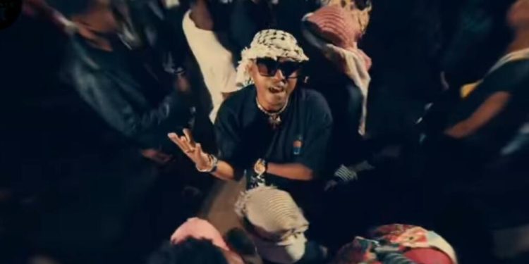 Madagascar: une jeune star retire à contrecœur une de ses chansons jugée offensante par des musulmans image principale