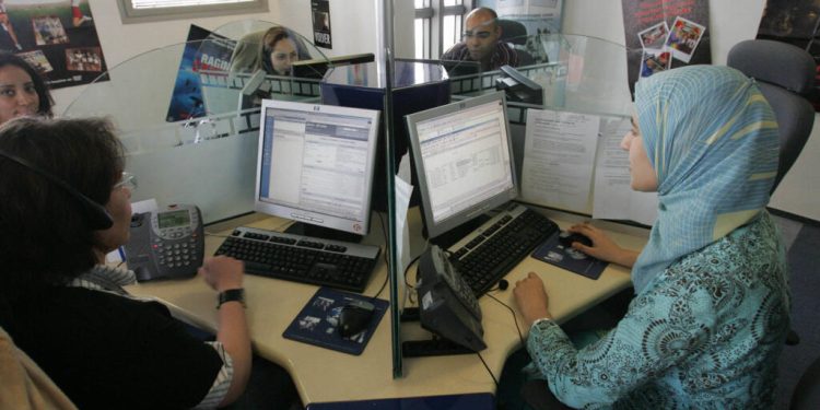 Maroc: face à la loi française contre le démarchage, les travailleurs des centres d’appels dans l'inquiétude image princ