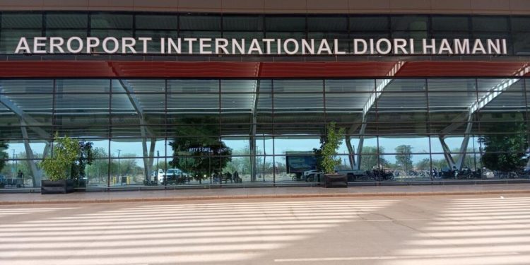 Niger: de violents tirs à l’arme lourde entendus depuis l’aube dans la zone de l’aéroport international image principale