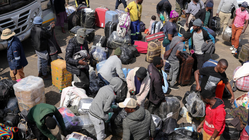 Xénophobie en Afrique du Sud: les opérations de rapatriement volontaire de migrants se poursuivent image principale Xénophobie en Afrique du Sud: les opérations de rapatriement volontaire de migrants se poursuivent image principale