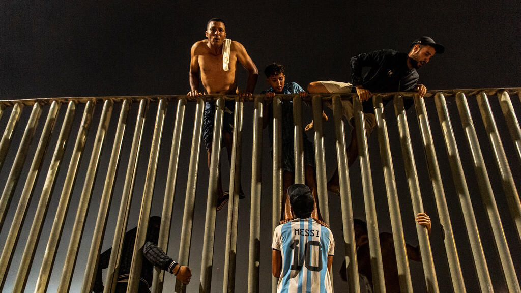 À Ceuta, un afflux de migrants sans précédent provoque l'affolement et un début de crise diplomatique image principale À Ceuta, un afflux de migrants sans précédent provoque l'affolement et un début de crise diplomatique image principale