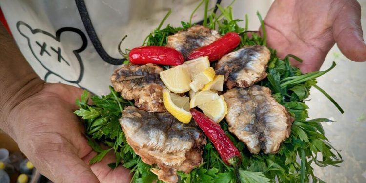 À midi, on mange quoi: le sandwich chrikat, icône de la street food marocaine, menacé par l'inflation [4/5] image principale