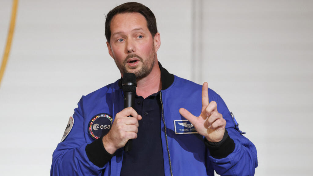 Au Sénégal, l’astronaute français Thomas Pesquet encourage les jeunes à se lancer dans le secteur spatial image principale Au Sénégal, l’astronaute français Thomas Pesquet encourage les jeunes à se lancer dans le secteur spatial image principale