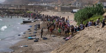 DIRECT - Ceuta: plus de 60 000 migrants sont entrés par le Maroc, l'Espagne dénonce une «attaque» contre «son intégrité