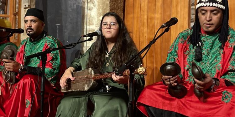 Festival d'Essaouria: Fatima Zahra Jbali, la nouvelle étoile de la musique gnaoua image principale