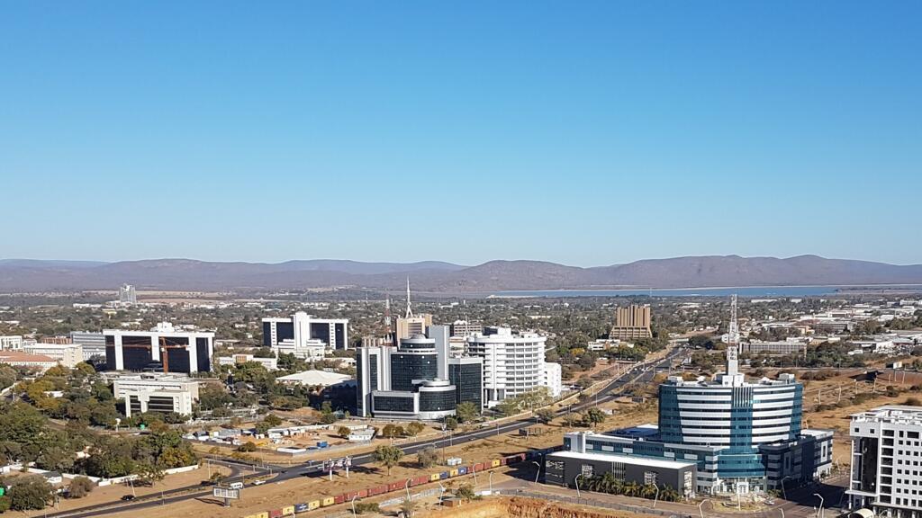 Le Botswana alerte ses ressortissants contre les campagnes russes de recrutement les conduisant au front ukrainien image principale Le Botswana alerte ses ressortissants contre les campagnes russes de recrutement les conduisant au front ukrainien image principale