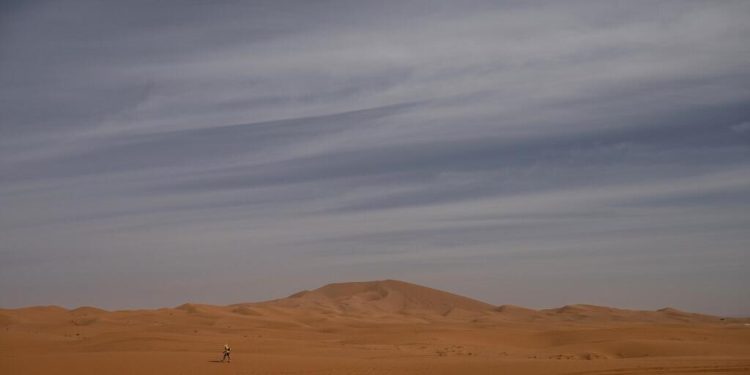 Pourquoi le Sahara aggrave-t-il les canicules, mais fertilise aussi la terre et la mer? image principale