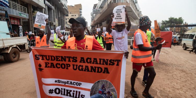 Royaume-Uni: action en justice contre le mégaprojet pétrolier de Total en Ouganda image principale
