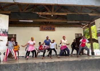 Tanzanie: des écoles enseignent des chansons et danses locales pour protéger les petites communautés image principale
