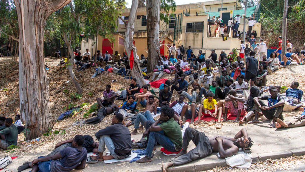 À Ceuta, les mineurs marocains refusent le retour réclamé par Rabat image principale À Ceuta, les mineurs marocains refusent le retour réclamé par Rabat image principale