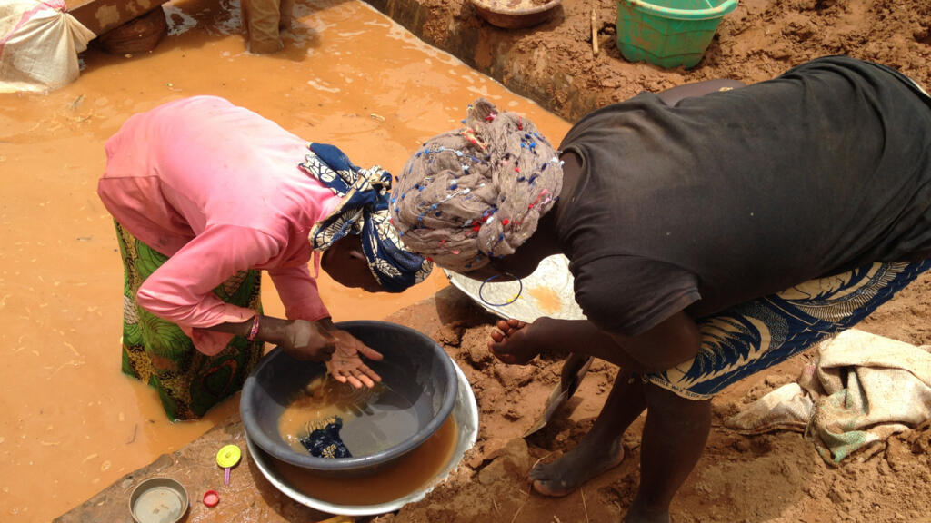 À la frontière du Cameroun avec la RCA, un éboulement dans une mine d’or fait plus d'une centaine de morts image principale À la frontière du Cameroun avec la RCA, un éboulement dans une mine d’or fait plus d'une centaine de morts image principale