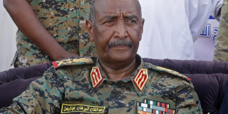 Abdel Fattah al-Burhan dénonce la proposition de Washington d'étendre l'embargo sur les armes à tout le Soudan imag