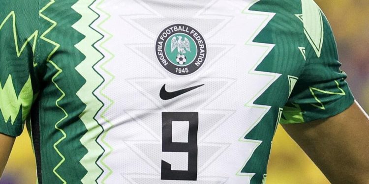 Crise au sommet du football nigérian après la démission du président de la fédération image principale