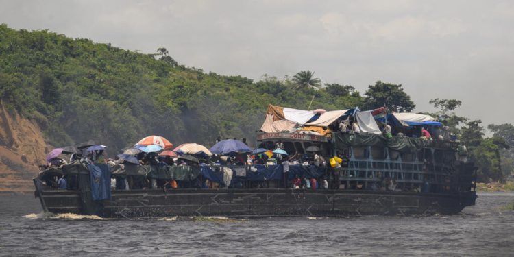 Ebola en RDC: un dispositif pour renforcer les contrôles le long du fleuve Congo image principale