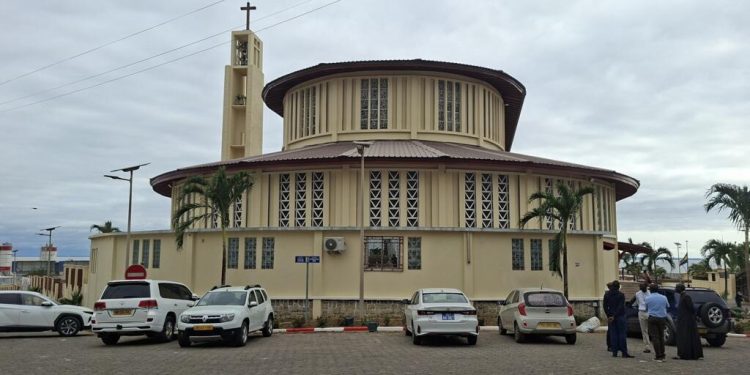 Gabon: après plus d'un an de travaux, la cathédrale de Libreville ouvre à nouveau ses portes image principale