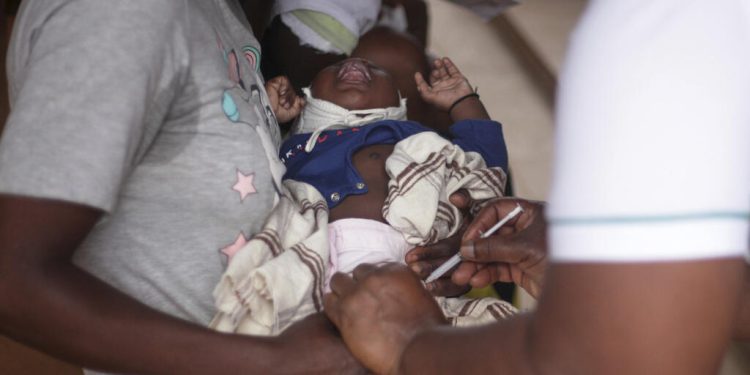 Journée mondiale du moustique: cinq ans après le premier vaccin, la lutte contre le paludisme avance en Afrique image princip