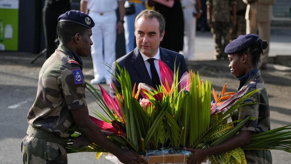 La France veut conditionner l'aide au développement pour sept pays africains à la lutte contre l'immigration à Mayotte image principale La France veut conditionner l'aide au développement pour sept pays africains à la lutte contre l'immigration à Mayotte image principale
