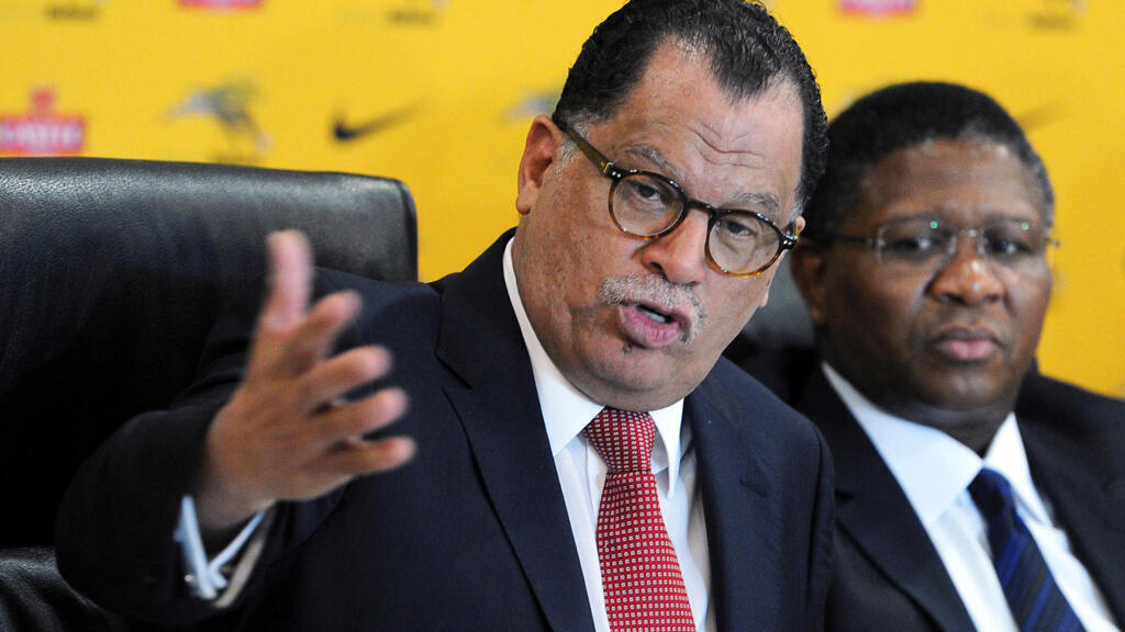 La VAR au cœur d’un bras de fer entre le gouvernement et la fédération sud-africaine de football image principale La VAR au cœur d’un bras de fer entre le gouvernement et la fédération sud-africaine de football image principale