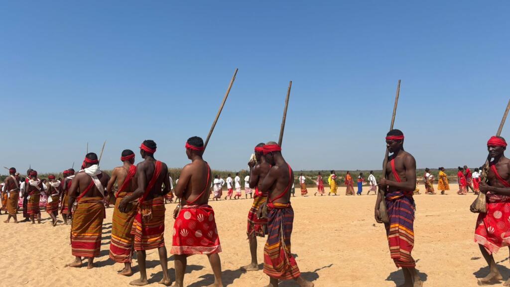 Madagascar: pour le peuple sakalava, le premier bain annuel des reliques de son roi Toera depuis 128 ans image principale Madagascar: pour le peuple sakalava, le premier bain annuel des reliques de son roi Toera depuis 128 ans image principale