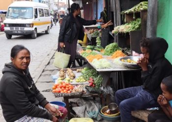 «On rogne sur le budget nourriture»: À Madagascar, les sacrifices de familles pour payer la rentrée scolaire image principale