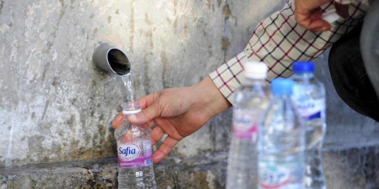 Tunisie: canicule et coupures d’électricité accentuent une crise d'approvisionnement d’eau en bouteilles image principal