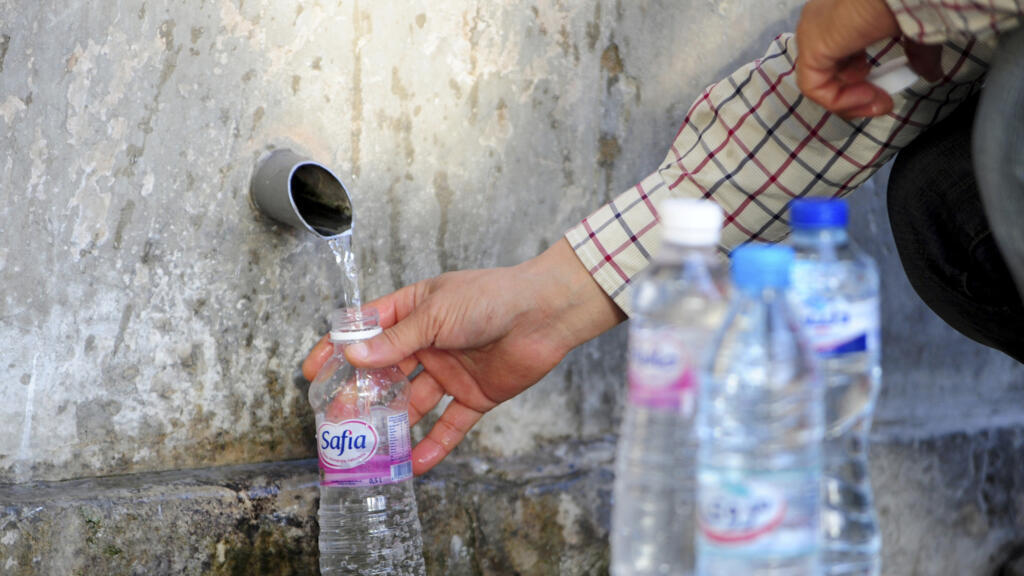 Tunisie: canicule et coupures d’électricité accentuent une crise d'approvisionnement d’eau en bouteilles image principale Tunisie: canicule et coupures d’électricité accentuent une crise d'approvisionnement d’eau en bouteilles image principale
